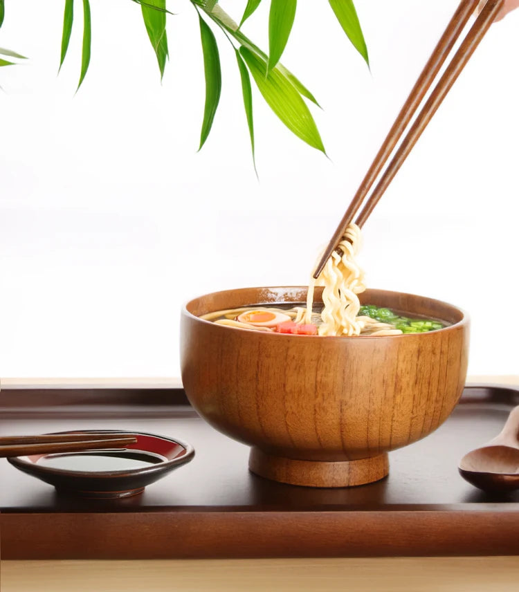 Bol à ramen avec baguettes